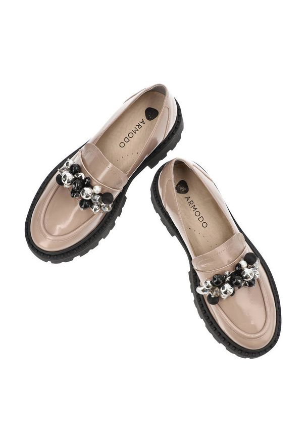 Beżowe Półbuty Armodo Modne Buty Damskie. Okazja: na co dzień. Kolor: beżowy. Materiał: lakier, skóra. Wzór: aplikacja. Styl: casual, elegancki