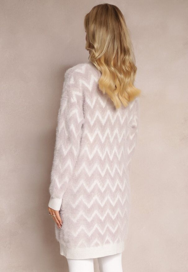 Renee - Fioletowy Niezapinany Kardigan o Przedłużonym Fasonie w Zygzaki Chevron Oherna. Kolor: fioletowy. Materiał: tkanina. Długość: długie. Wzór: paski