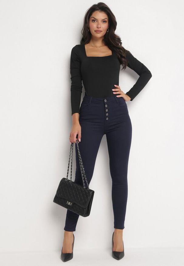 Born2be - Granatowe Spodnie Skinny Kyllienne. Stan: podwyższony. Kolor: niebieski. Materiał: bawełna. Długość: długie. Sezon: wiosna