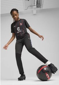 Puma - Młodzieżowa koszulka przedmeczowa AC Milan PUMA Black For All Time Red. Kolor: czarny, czerwony, wielokolorowy