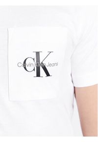 Calvin Klein Jeans T-Shirt J30J320936 Biały Slim Fit. Kolor: biały. Materiał: bawełna