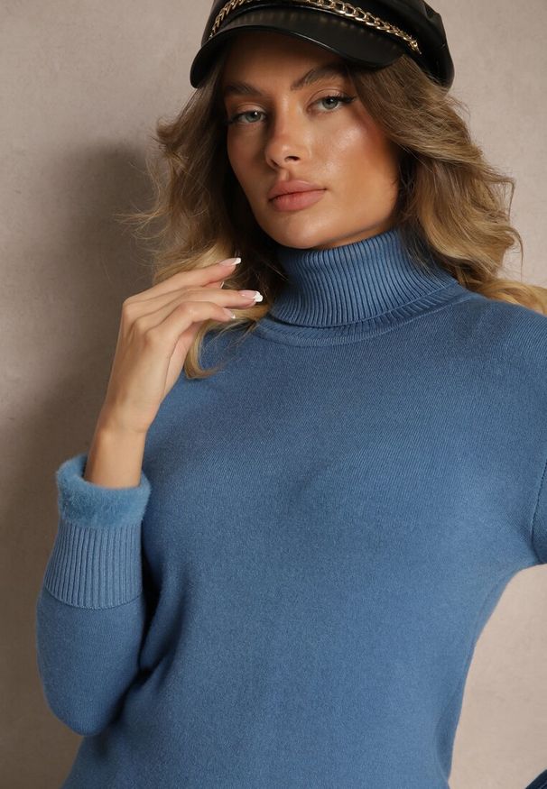 Renee - Niebieski Klasyczny Golf z Domieszką Wełny Zoziona. Okazja: do pracy, na spotkanie biznesowe, na co dzień. Typ kołnierza: golf. Kolor: niebieski. Materiał: wełna. Długość rękawa: długi rękaw. Długość: długie. Styl: klasyczny