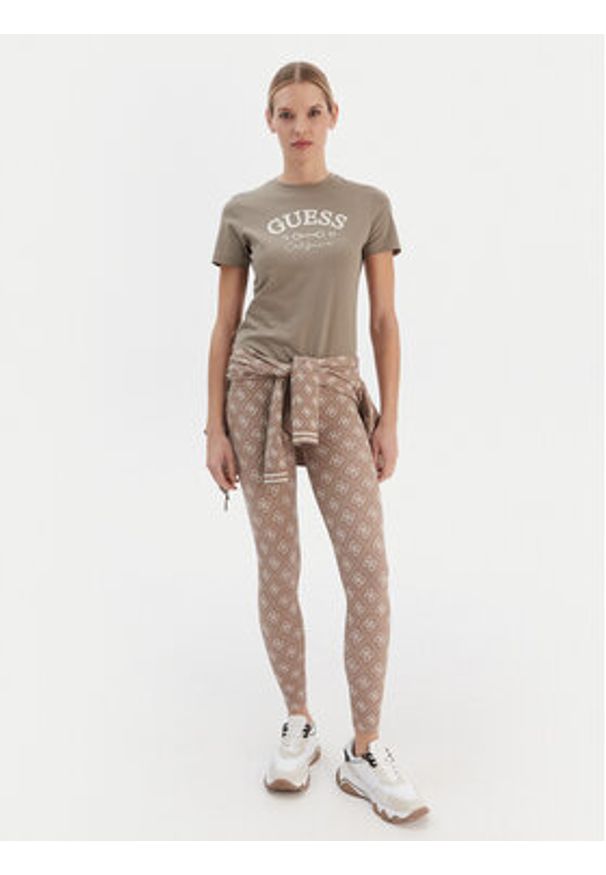 Guess T-Shirt V6RI02 J1314 Beżowy Regular Fit. Kolor: beżowy. Materiał: bawełna