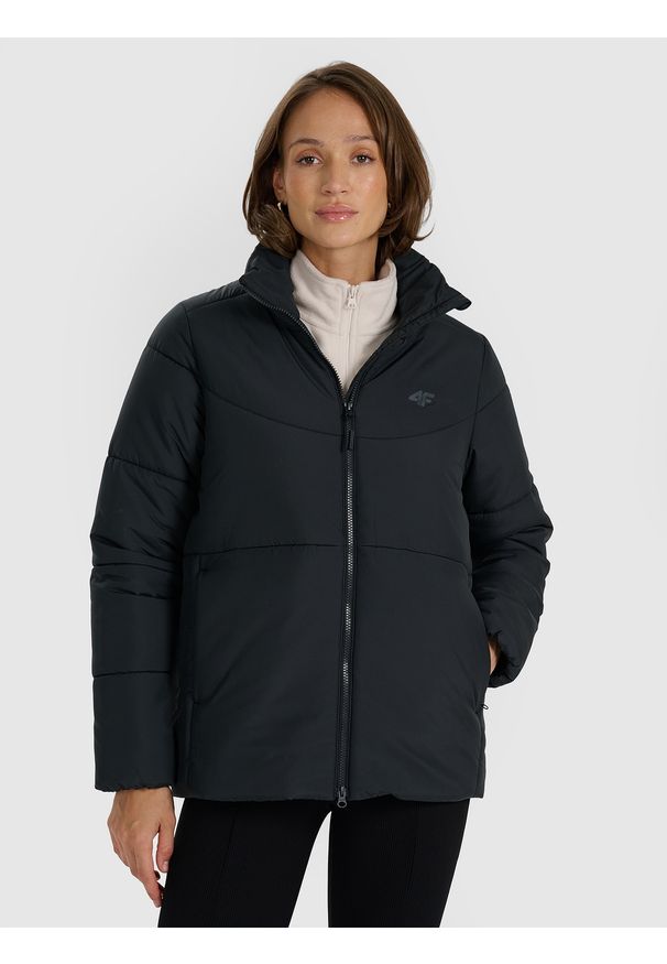 4f - 4F Kurtka puchowa z wypełnieniem syntetycznym damska - czarna XXL. Okazja: na co dzień. Typ kołnierza: kołnierzyk stójkowy. Kolor: czarny. Materiał: puch, syntetyk. Styl: casual