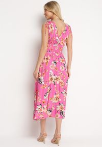 Born2be - Różowa Sukienka w Kwiaty z Gumką w Pasie i Kopertowym Dekoltem Ściągana na Ramionach Saseria. Kolor: różowy. Wzór: kwiaty. Sezon: lato. Typ sukienki: kopertowe #3