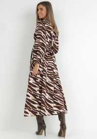Born2be - Brązowo-Beżowa Sukienka Rozkloszowana w Tygrysie Paski Ralfi. Kolor: brązowy. Materiał: tkanina. Wzór: paski