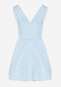Born2be - Niebieska Sukienka Vices o Rozkloszowanym Kroju z Wiązaniem Foliseia. Okazja: na co dzień. Typ kołnierza: dekolt w kształcie V. Kolor: niebieski. Materiał: jeans, poliester. Długość rękawa: bez rękawów. Styl: klasyczny, casual, elegancki #3