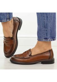 Brązowe skórzane mokasyny damskie Vinceza 39984. Okazja: na co dzień. Nosek buta: okrągły. Kolor: brązowy. Materiał: skóra. Szerokość cholewki: normalna. Sezon: wiosna, jesień. Styl: casual, elegancki, klasyczny #1