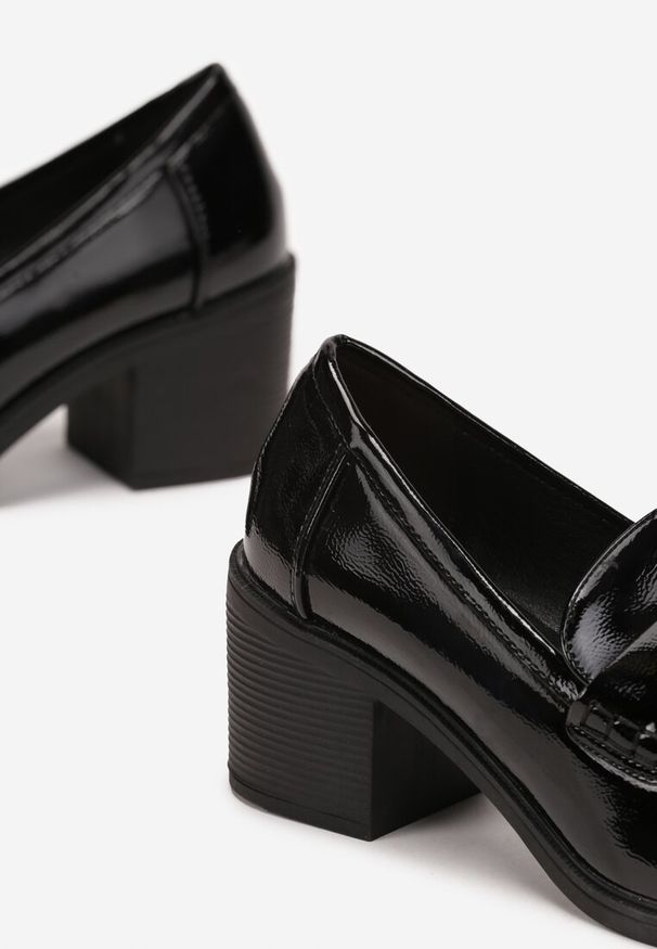 Born2be - Czarne Półbuty na Niskim Słupku Chemni. Kolor: czarny. Obcas: na słupku. Styl: elegancki