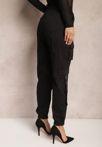 Renee - Czarne Bawełniane Spodnie z Kieszeniami Cargo i Nogawkami Jogger Aniret. Kolor: czarny. Materiał: bawełna. Wzór: aplikacja #3