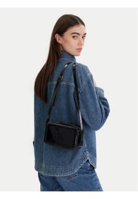 Calvin Klein Torebka Bold Ck Metallic Camera Bag LV04F3331G Czarny. Kolor: czarny. Materiał: skórzane #1