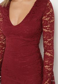 Born2be - Bordowa Koronkowa Sukienka o Dopasowanym Kroju z Szerokim Dołem Annadira. Kolor: czerwony. Materiał: koronka. Typ sukienki: proste #4