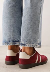 Born2be - Bordowe Sneakersy z Imitacji Zamszu na Płaskiej Podeszwie Memeriana. Kolor: czerwony. Materiał: zamsz. Szerokość cholewki: normalna. Obcas: na płaskiej podeszwie #7