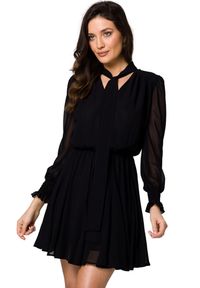 Makover - Szyfonowa sukienka koktajlowa z bufiastymi rękawami czarna. Okazja: na imprezę, na wesele, na ślub cywilny. Kolor: czarny. Materiał: szyfon. Sezon: lato. Styl: wizytowy #1