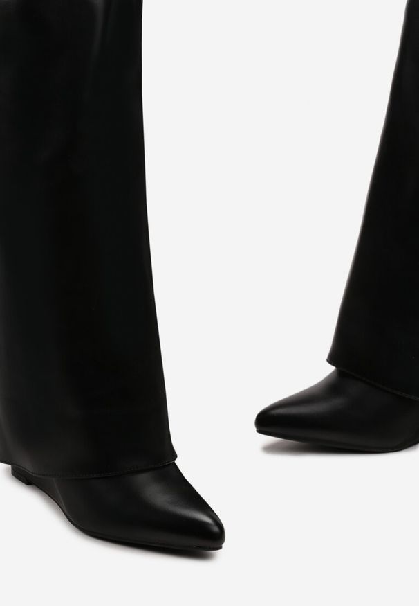 Born2be - Czarne Kozaki na Koturnie z Wywiniętą Cholewką Versato. Kolor: czarny. Szerokość cholewki: normalna. Obcas: na koturnie