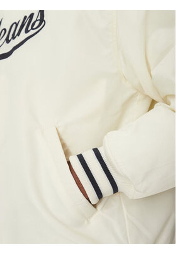 Guess Jeans Kurtka bomber M5RL54 WHAA2 Beżowy Regular Fit. Kolor: beżowy. Materiał: syntetyk