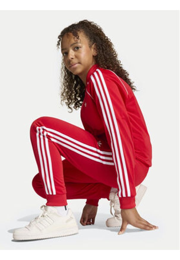 Adidas - adidas Spodnie dresowe adicolor SST KE2861 Czerwony Regular Fit. Kolor: czerwony. Materiał: syntetyk