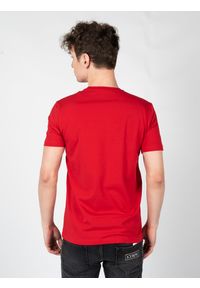Iceberg T-Shirt "C-Neck" | F020639A | Mężczyzna | Czerwony. Okazja: na co dzień. Kolor: czerwony. Materiał: bawełna, elastan. Wzór: nadruk. Styl: casual, elegancki #4