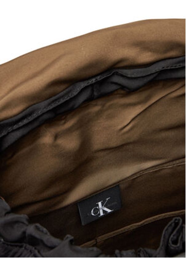 Calvin Klein Jeans Plecak Metro Nylon Flap Bp 43 Ny LV04G3085G Czarny. Kolor: czarny. Materiał: materiał