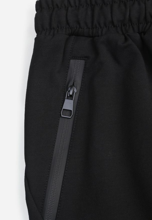 Born2be - Czarne Dresowe Szorty Sportowe z Bawełną i Kieszeniami na Suwak Rharanin. Okazja: na co dzień, do domu. Kolor: czarny. Materiał: bawełna, dresówka. Styl: sportowy