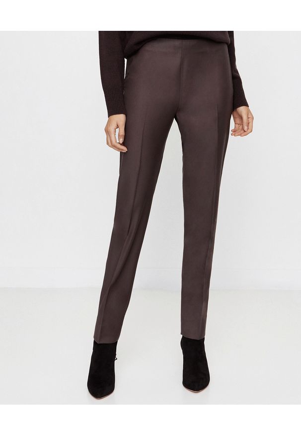 PESERICO - Brązowe spodnie z wełny. Stan: podwyższony. Kolor: brązowy. Materiał: wełna. Styl: elegancki