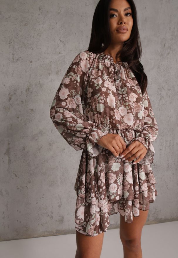 Renee - Brązowy Kombinezon Casual w Kwiaty w Eterycznym Stylu z Falbankami Antedeia. Okazja: na co dzień. Kolor: brązowy. Materiał: materiał. Wzór: kwiaty. Styl: casual