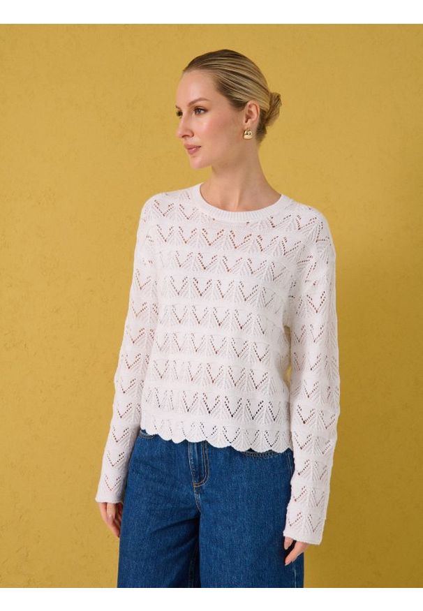 Sinsay - Ażurowy sweter - kremowy. Kolor: kremowy. Wzór: ażurowy