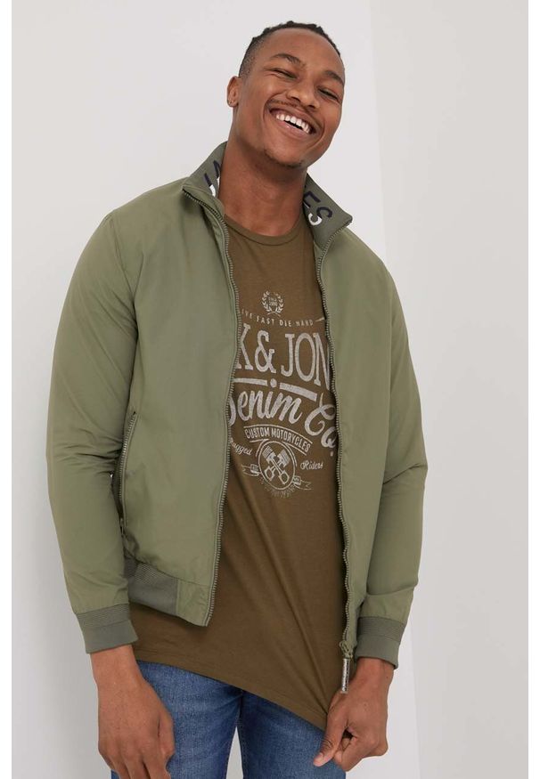 Jack & Jones kurtka męska kolor zielony przejściowa. Okazja: na co dzień. Kolor: zielony. Materiał: poliester. Styl: casual