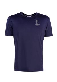 North Sails X Prada T-shirt "Foehn" | 45 2302 000 | T-shirt Foehn | Mężczyzna | Granatowy. Okazja: na co dzień. Kolor: niebieski. Materiał: poliester. Wzór: nadruk, aplikacja. Styl: casual