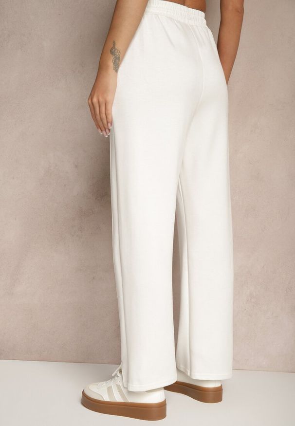 Renee - Białe Szerokie Spodnie Dresowe High Waist Ozdobione Sznurkiem Haliran. Okazja: na co dzień, na spacer. Stan: podwyższony. Kolor: biały. Materiał: dresówka. Wzór: aplikacja. Styl: casual, elegancki