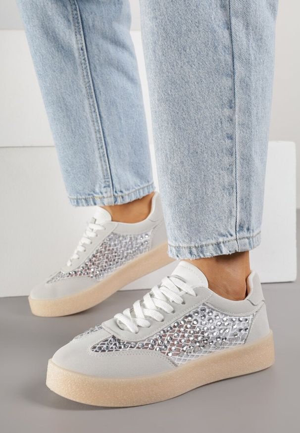 Born2be - Szare Sneakersy na Grubej Podeszwie Ozdobione Cyrkoniami Orinrya. Okazja: na co dzień. Kolor: szary. Materiał: jeans. Wzór: aplikacja