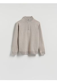 Reserved - Sweter z rozpinanym golfem - beżowy. Typ kołnierza: golf. Kolor: beżowy. Materiał: dzianina