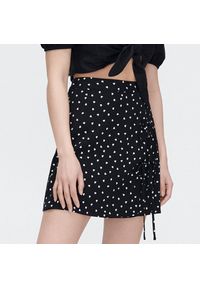 Cropp - Wzorzysta spódnica mini - Czarny. Kolor: czarny. Materiał: tkanina, wiskoza. Długość: krótkie #1