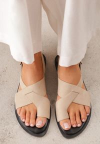 Born2be - Ciemnobeżowe Sandały VICES ze Skrzyżowanymi Paskami i Paskiem na Duży Palec Phaisacia. Okazja: na co dzień. Zapięcie: pasek. Kolor: beżowy. Materiał: jeans, len. Sezon: lato. Styl: elegancki, casual #3