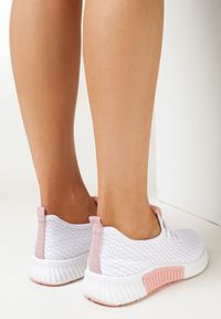 Born2be - Biało-Różowe Buty Sportowe Arawen. Wysokość cholewki: przed kostkę. Nosek buta: okrągły. Kolor: biały. Materiał: tkanina. Szerokość cholewki: normalna. Sezon: wiosna #2