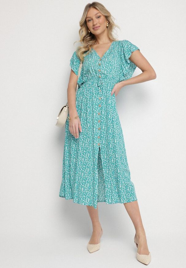 Born2be - Zielona Bawełniana Sukienka Rozkloszowana w Cętki z Ozdobnymi Guzikami Alulune. Okazja: na co dzień. Typ kołnierza: dekolt w kształcie V. Kolor: zielony. Materiał: bawełna. Długość rękawa: krótki rękaw. Styl: casual, elegancki