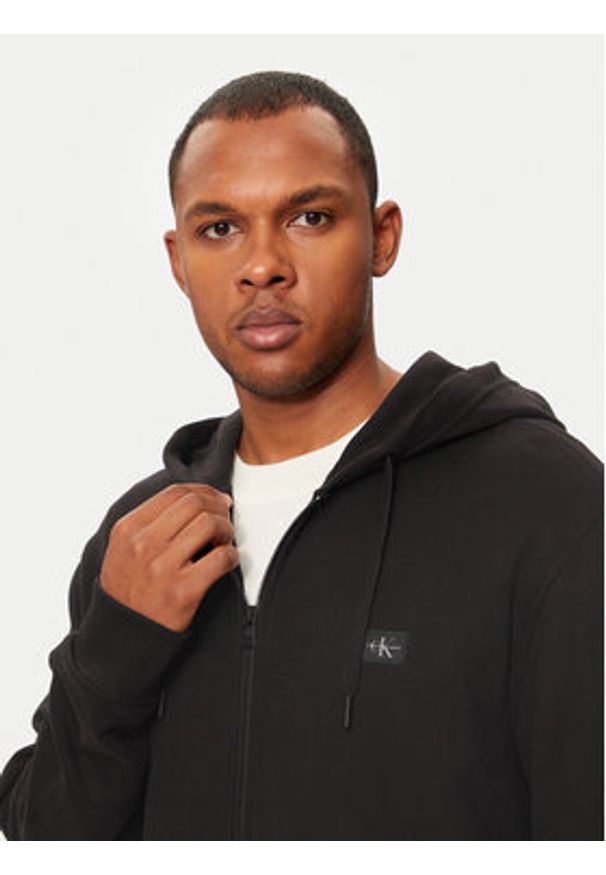Calvin Klein Jeans Bluza J30J326858 Czarny Regular Fit. Kolor: czarny. Materiał: bawełna