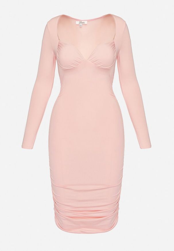 Born2be - Różowa Dopasowana Sukienka Ozdobiona Marszczeniami z Głębokim Dekoltem Daphen. Kolor: różowy. Wzór: aplikacja