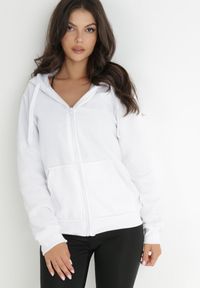 Born2be - Biała Bluza z Kapturem Sithi. Okazja: na co dzień. Typ kołnierza: kaptur. Kolor: biały. Materiał: jeans. Długość rękawa: długi rękaw. Długość: długie. Styl: casual, klasyczny #1