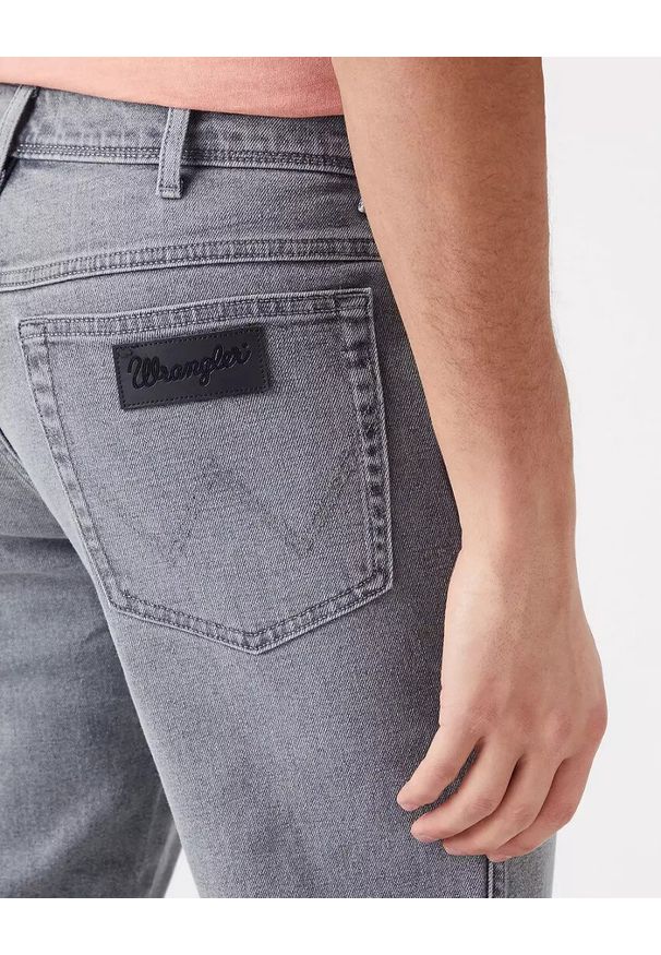 Wrangler - WRANGLER TEXAS SLIM MĘSKIE SPODNIE JEANSOWE JEANSY GOLDEN GREY W12S3039H 112145786