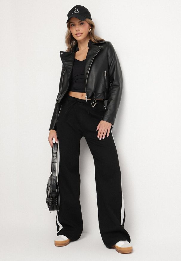 Born2be - Czarna Kurtka w Stylu Ramoneski z Paskiem Hallisen. Okazja: na co dzień. Kolor: czarny. Materiał: jeans. Styl: klasyczny, elegancki, casual