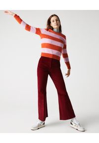 Lacoste - LACOSTE - Dwukolorowy sweter z wełną. Kolor: wielokolorowy, fioletowy, różowy. Materiał: wełna. Wzór: prążki, paski, aplikacja