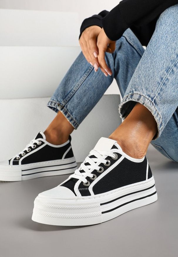 Born2be - Czarne Trampki na Grubej Podeszwie z Cyrkoniami Felithea. Okazja: na spacer, na co dzień. Kolor: czarny. Materiał: jeans. Szerokość cholewki: normalna. Styl: elegancki, casual
