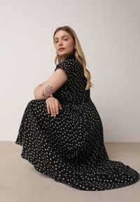 Born2be - Czarna Koszulowa Sukienka z Wiskozy w Groszki z Wiązanym Paskiem w Talii Heless. Okazja: na co dzień, na spacer. Kolor: czarny. Materiał: wiskoza. Wzór: grochy. Typ sukienki: koszulowe. Styl: casual, klasyczny, retro #4