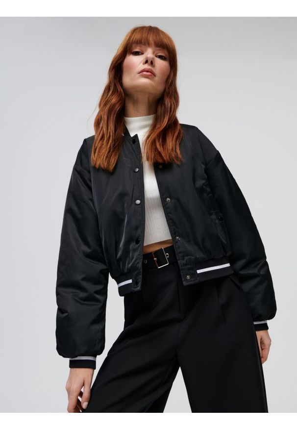 Sinsay - Kurtka bomberka oversize - czarny. Kolor: czarny