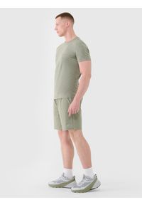 4f - 4F Spodenki treningowe szybkoschnące męskie - khaki XL. Kolor: oliwkowy, brązowy, wielokolorowy. Materiał: dzianina, włókno, syntetyk, materiał, elastan. Długość: krótkie. Wzór: gładki, ze splotem, jednolity. Sport: fitness