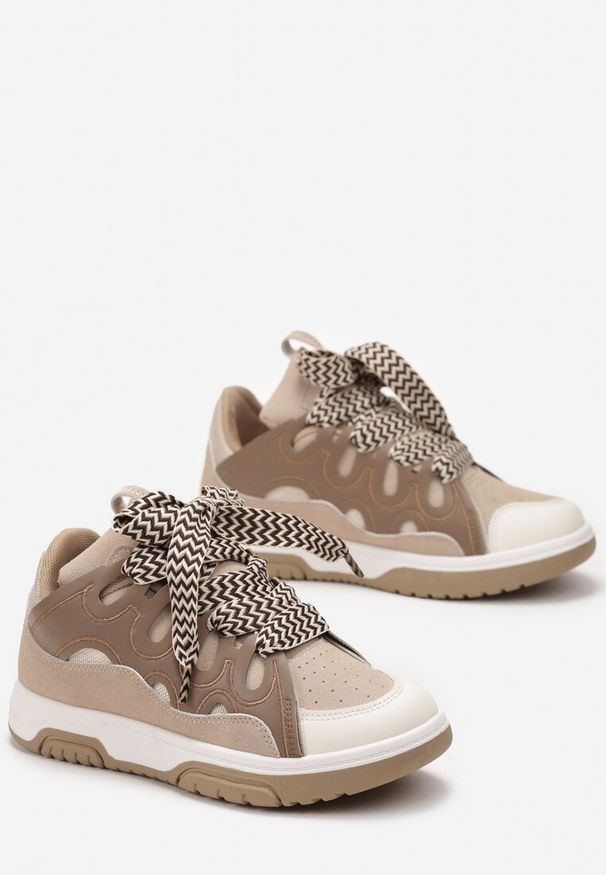 Renee - Ciemnobeżowe Sneakersy z Szerokimi Sznurówkami Nolita. Okazja: na co dzień. Kolor: beżowy