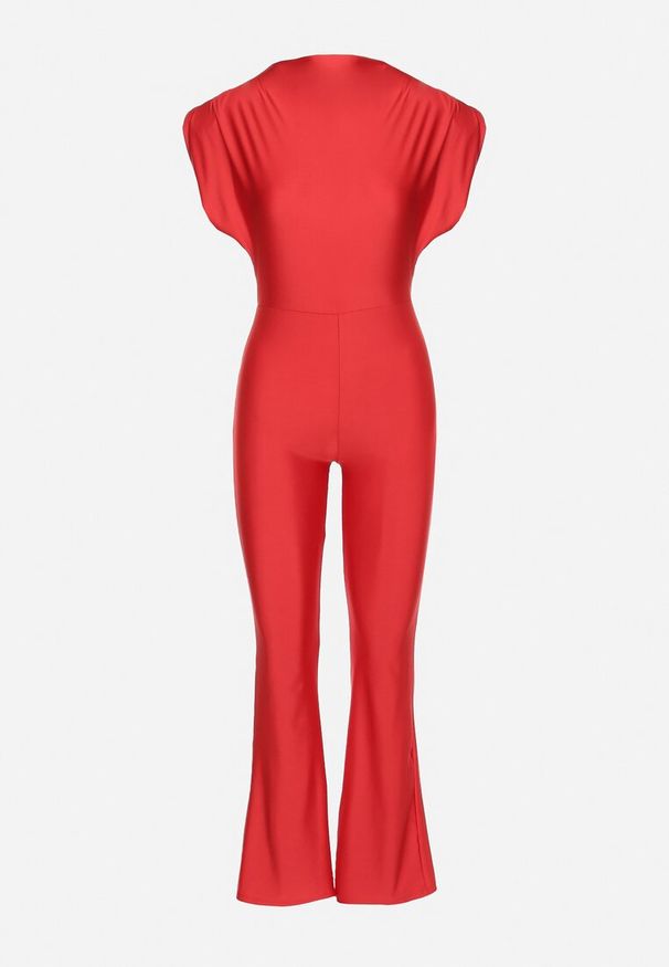 Born2be - Czerwony Kombinezon z Rozszerzanymi Nogawkami i Poduszkami w Ramionach Atearai. Okazja: na co dzień. Kolor: czerwony. Długość rękawa: krótki rękaw. Długość: krótkie. Styl: casual, elegancki