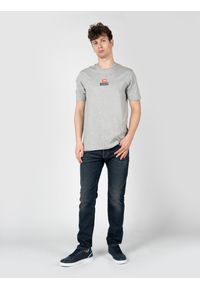 Diesel T-Shirt "T-Just" | A11184-RGRAI-5JE | Mężczyzna | Szary. Okazja: na co dzień. Kolor: szary. Materiał: bawełna. Wzór: nadruk. Styl: casual, klasyczny, elegancki