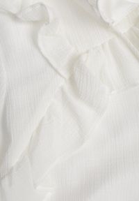 Born2be - Biała Romantyczna Bluzka z Falbankami i Wiązaniem przy Dekolcie Zeaniyana. Okazja: na co dzień, na spotkanie biznesowe, na spacer. Typ kołnierza: kołnierz z falbankami. Kolor: biały. Materiał: jeans, poliester. Styl: casual, biznesowy #7